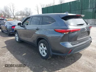 2021 Toyota Highlander L z VIN 5TDCZRBH0MS087637, wystawiony jako IAAI lot #41947861 z przebiegiem 22 626 mil mil oraz . Historia ofert i sprzedaży dostępna na DreamBid. Obrazek 3.