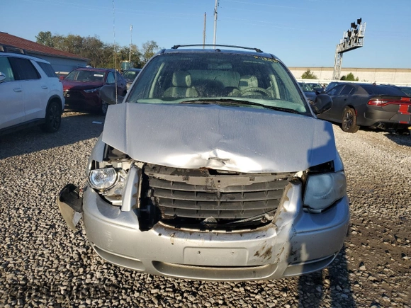 2007 Chrysler Town & Country LWB Touring with VIN 2A4GP54L97R153160, listed as a Copart auction lot 74338364 with 102,657 mi miles and Salvage Title. Bid and sale history available at carsss.com. Image 5.
