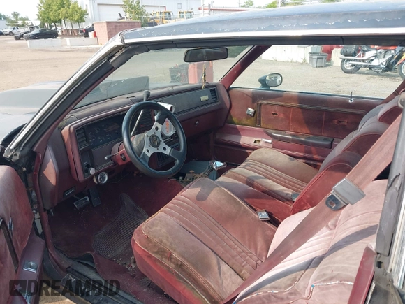 1984 Chevrolet Monte Carlo z VIN 1G1AZ37H9ER201513, wystawiony jako IAAI lot #42416804 z przebiegiem 80 467 mil mil oraz . Historia ofert i sprzedaży dostępna na DreamBid. Obrazek 5.