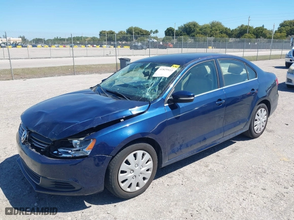 2013 Volkswagen Jetta Sedan SE with VIN 3VWDX7AJ0DM396590, listed as a IAAI auction lot 41829922 with 133,356 mi miles. Bid and sale history available at carsss.com. Image 17.