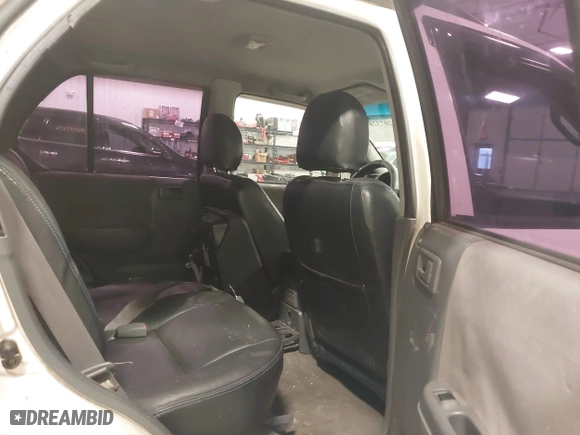 1998 Isuzu Rodeo S with VIN 4S2CM58W8W4363868, listed as a IAAI auction lot 42073264 with 204,885 mi miles. Bid and sale history available at carsss.com. Image 8.