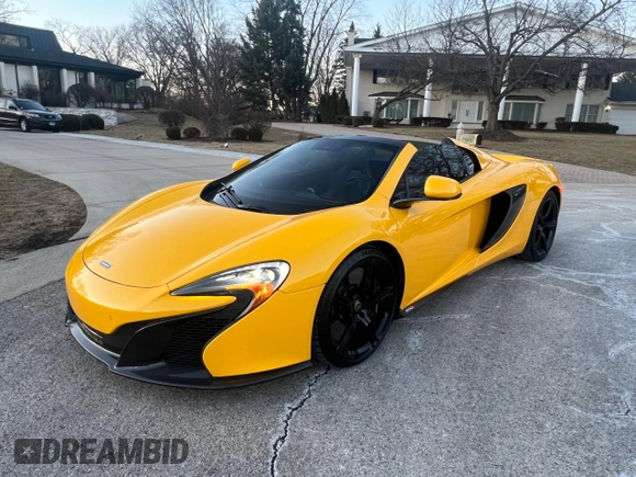 2015 McLaren 650S z VIN SBM11FAA4FW005324, wystawiony jako Copart lot #43651815 z przebiegiem 28 798 mil mil oraz Tytuł czysty. Historia ofert i sprzedaży dostępna na DreamBid. Obrazek 2.