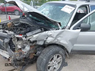 2005 Ford Escape XLT с VIN 1FMYU93125KB21037, выставлен на аукционе IAAI как лот 42256389 с пробегом 173 080 миль миль и . История ставок и продаж доступна на DreamBid. Изображение 6.