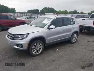 2012 Volkswagen Tiguan SE z VIN WVGAV7AX4CW520340, wystawiony jako IAAI lot #42294414 z przebiegiem 120 009 mil mil oraz . Historia ofert i sprzedaży dostępna na DreamBid. Obrazek 2.