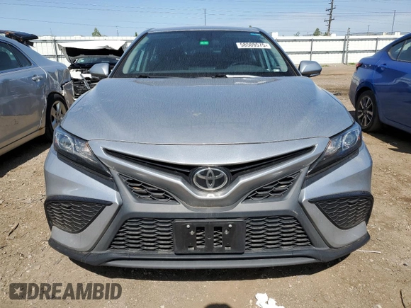 2022 Toyota Camry SE z VIN 4T1G11AK7NU633060, wystawiony jako Copart lot #58509575 z przebiegiem 208 372 mil mil oraz Czysty tytuł • Clean title. Historia ofert i sprzedaży dostępna na DreamBid. Obrazek 5.