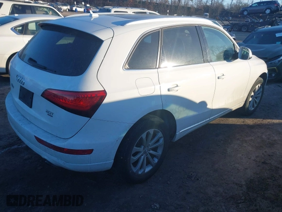 2014 Audi Q5 Premium Plus with VIN WA1LFAFP7EA106060, listed as a IAAI auction lot 41444016 with 106,183 mi miles. Bid and sale history available at carsss.com. Image 4.