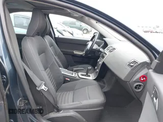 2009 Volvo S40 2.4L с VIN YV1MS382292445158, выставлен на аукционе IAAI как лот 42032933 с пробегом 129 025 миль миль и . История ставок и продаж доступна на DreamBid. Изображение 5.