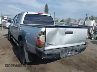 2010 Toyota Tacoma PreRunner z VIN 5TEJU4GN0AZ730557, wystawiony jako IAAI lot #41642019 z przebiegiem 196 355 mil mil oraz . Historia ofert i sprzedaży dostępna na DreamBid. Obrazek 3.