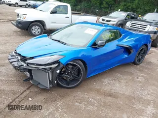 2025 Chevrolet Corvette 1LT z VIN 1G1YA3D48S5108024, wystawiony jako IAAI lot #42469678 z przebiegiem 2 859 mil mil oraz . Historia ofert i sprzedaży dostępna na DreamBid. Obrazek 2.