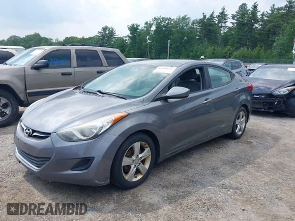 2013 Hyundai Elantra GLS z VIN 5NPDH4AE5DH449064, wystawiony jako IAAI lot #42481646 z przebiegiem 221 093 mil mil oraz . Historia ofert i sprzedaży dostępna na DreamBid. Obrazek 2.
