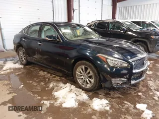 2016 Infiniti Q70 with VIN JN1BY1AR2GM270504, listed as a IAAI auction lot 41590402 with 68,462 mi miles. Bid and sale history available at carsss.com. Image 1.