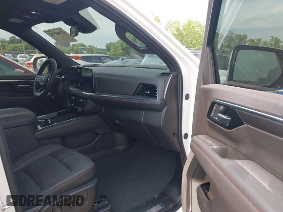 2025 Chevrolet Tahoe z VIN 1GNS6RRD7SR121714, wystawiony jako IAAI lot #42602552 z przebiegiem 9 824 mil mil oraz . Historia ofert i sprzedaży dostępna na DreamBid. Obrazek 5.