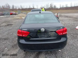 2014 Volkswagen Passat Wolfsburg Ed with VIN 1VWAT7A31EC098634, listed as a IAAI auction lot 41924146 with 80,872 mi miles. Bid and sale history available at carsss.com. Image 16.