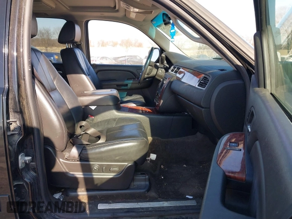 2008 Chevrolet Suburban Commercial with VIN 1GNFK16338J235887, listed as a IAAI auction lot 41371263 with 200,049 mi miles. Bid and sale history available at carsss.com. Image 5.