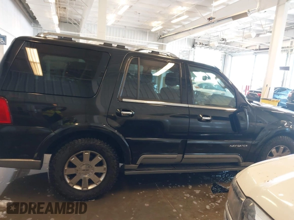 2004 Lincoln Navigator Luxury z VIN 5LMFU28R24LJ32994, wystawiony jako IAAI lot #41264240 z przebiegiem 210 421 mil mil oraz . Historia ofert i sprzedaży dostępna na DreamBid. Obrazek 13.