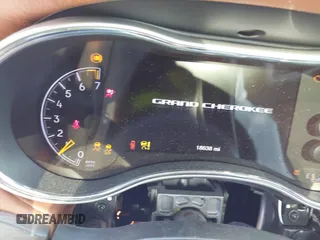 2021 Jeep Grand Cherokee Summit z VIN 1C4RJFJG8MC638908, wystawiony jako IAAI lot #42445313 z przebiegiem 18 638 mil mil oraz . Historia ofert i sprzedaży dostępna na DreamBid. Obrazek 7.