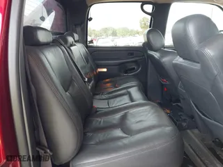 2003 Chevrolet Avalanche with VIN 3GNEK13T33G108258, listed as a IAAI auction lot 42110289 with 135,802 mi miles. Bid and sale history available at carsss.com. Image 8.