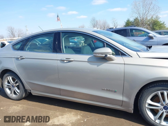 2016 Ford Fusion Titanium Hybrid with VIN 3FA6P0RU5GR171287, listed as a IAAI auction lot 41918195 with 74,721 mi miles. Bid and sale history available at carsss.com. Image 13.