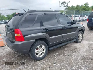 2007 Kia Sportage LX z VIN KNDJE723477366079, wystawiony jako IAAI lot #42358937 z przebiegiem 176 745 mil mil oraz . Historia ofert i sprzedaży dostępna na DreamBid. Obrazek 4.