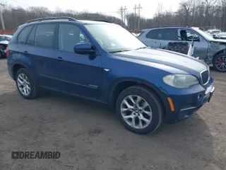 2011 BMW X5 35i with VIN 5UXZV4C56BL412415, listed as a IAAI auction lot 41611847 with 141,848 mi miles. Bid and sale history available at carsss.com. Image 1.