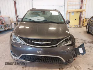 2018 Chrysler Pacifica Limited z VIN 2C4RC1GG2JR357615, wystawiony jako IAAI lot #41937587 z przebiegiem 62 394 mil mil oraz . Historia ofert i sprzedaży dostępna na DreamBid. Obrazek 13.