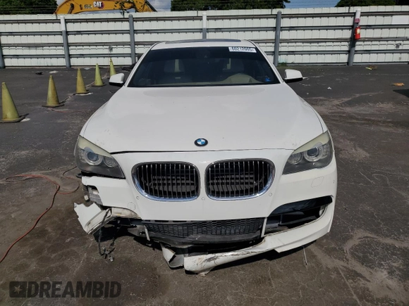 2012 BMW 7 Series 750Li z VIN WBAKB8C50CC964123, wystawiony jako Copart lot #60212005 z przebiegiem 75 979 mil mil oraz Szkoda całkowita • Salvage title. Historia ofert i sprzedaży dostępna na DreamBid. Obrazek 5.