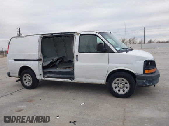 2013 Chevrolet Express Cargo z VIN 1GCSGAFX4D1128353, wystawiony jako IAAI lot #41369784 z przebiegiem 109 703 mil mil oraz . Historia ofert i sprzedaży dostępna na DreamBid. Obrazek 13.