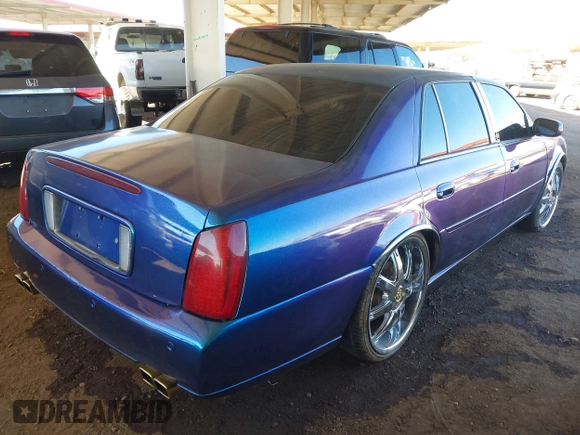 2003 Cadillac DeVille DTS z VIN 1G6KF57943U114611, wystawiony jako IAAI lot #41661350 z przebiegiem 160 762 mil mil oraz . Historia ofert i sprzedaży dostępna na DreamBid. Obrazek 4.