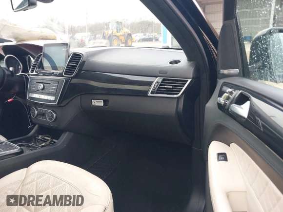 2017 Mercedes-Benz GLS 550 z VIN 4JGDF7DE3HA952393, wystawiony jako IAAI lot #41486489 z przebiegiem 86 350 mil mil oraz . Historia ofert i sprzedaży dostępna na DreamBid. Obrazek 5.