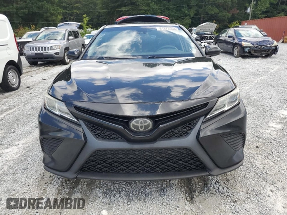 2018 Toyota Camry LE z VIN 4T1B11HK3JU079543, wystawiony jako Copart lot #64873505 z przebiegiem 225 352 mil mil oraz Czysty tytuł • Clean title. Historia ofert i sprzedaży dostępna na DreamBid. Obrazek 5.
