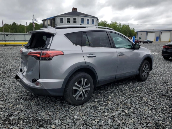2017 Toyota RAV4 LE z VIN 2T3BFREVXHW547834, wystawiony jako Copart lot #57886525 z przebiegiem 97 586 mil mil oraz Szkoda całkowita • Salvage title. Historia ofert i sprzedaży dostępna na DreamBid. Obrazek 3.