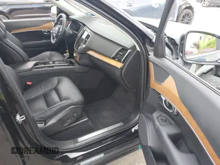 2022 Volvo XC90 Momentum with VIN YV4A221K4N1810692, listed as a IAAI auction lot 40707275 with 44,746 mi miles. Bid and sale history available at carsss.com. Image 5.