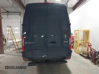 2019 Mercedes-Benz Sprinter Cargo z VIN WD4PF1CD9KP147130, wystawiony jako IAAI lot #41821221 z przebiegiem 70 915 mil mil oraz . Historia ofert i sprzedaży dostępna na DreamBid. Obrazek 16.