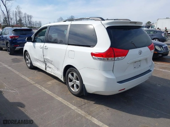 2011 Toyota Sienna LE AAS with VIN 5TDKK3DCXBS175008, listed as a IAAI auction lot 41840279 with 206,366 mi miles. Bid and sale history available at carsss.com. Image 3.
