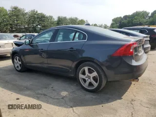 2013 Volvo S60 T5 Premier z VIN YV1612FS9D2189196, wystawiony jako Copart lot #59529975 z przebiegiem 109 078 mil mil oraz Czysty tytuł • Clean title. Historia ofert i sprzedaży dostępna na DreamBid. Obrazek 2.