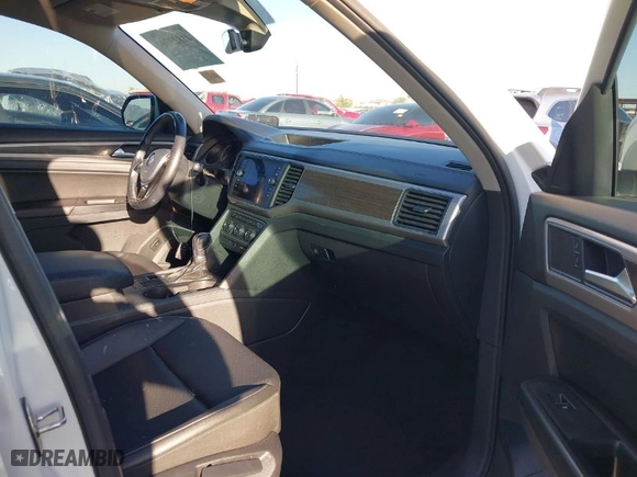 2019 Volkswagen Atlas 3.6L V6 SE w/Technology with VIN 1V2WR2CA6KC560718, listed as a IAAI auction lot 41823704 with 162,639 mi miles. Bid and sale history available at carsss.com. Image 5.