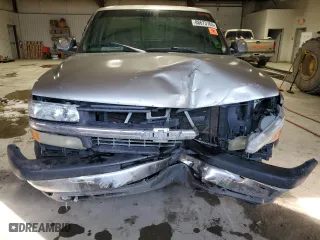 2000 Chevrolet Silverado 1500 LS with VIN 1GCEK14T9YE121960, listed as a Copart auction lot 88673705 with 253,655 mi miles and Salvage Title. Bid and sale history available at carsss.com. Image 5.