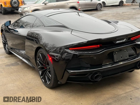 2023 McLaren GT z VIN SBM22GCA3PW002548, wystawiony jako Copart lot #52157855 z przebiegiem 779 mil mil oraz Szkody całkowita. Historia ofert i sprzedaży dostępna na DreamBid. Obrazek 13.