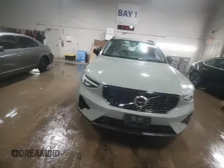 2023 Volvo XC40 Ultimate Dark Theme z VIN YV4L12UX9P2068547, wystawiony jako Copart lot #47006075 z przebiegiem 27 126 mil mil oraz Szkoda całkowita • Salvage title. Historia ofert i sprzedaży dostępna na DreamBid. Obrazek 13.