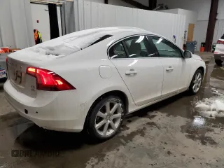 2016 Volvo S60 T5 Premier z VIN YV1612TK4G2400572, wystawiony jako Copart lot #45392205 z przebiegiem 75 812 mil mil oraz Szkoda całkowita • Salvage title. Historia ofert i sprzedaży dostępna na DreamBid. Obrazek 3.