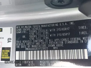 2025 Toyota Corolla Cross L z VIN 7MUAAAAG8SV129922, wystawiony jako IAAI lot #42275105 z przebiegiem 993 mil mil oraz . Historia ofert i sprzedaży dostępna na DreamBid. Obrazek 9.
