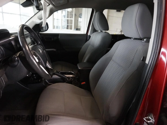 2019 Toyota Tacoma SR z VIN 3TMCZ5AN9KM215368, wystawiony jako Copart lot #58603195 z przebiegiem 84 380 mil mil oraz Szkoda całkowita • Salvage title. Historia ofert i sprzedaży dostępna na DreamBid. Obrazek 9.