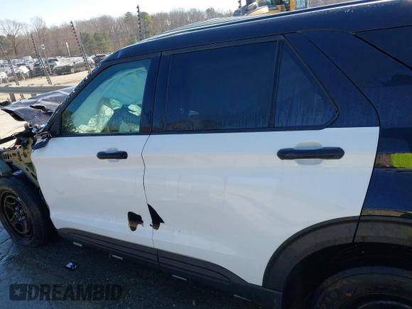 2023 Ford Police Interceptor Utility z VIN 1FM5K8AW8PNA01410, wystawiony jako IAAI lot #41623905 z przebiegiem 24 978 mil mil oraz . Historia ofert i sprzedaży dostępna na DreamBid. Obrazek 14.