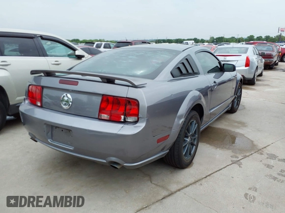 2007 Ford Mustang GT Deluxe with VIN 1ZVFT82H975266968, listed as a IAAI auction lot 41932163 with 189,982 mi miles. Bid and sale history available at carsss.com. Image 4.