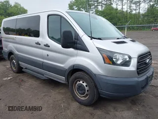2015 Ford Transit XL z VIN 1FMZK1YM6FKA19837, wystawiony jako IAAI lot #42367993 z przebiegiem 138 900 mil mil oraz . Historia ofert i sprzedaży dostępna na DreamBid. Obrazek 1.