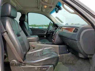 2007 Chevrolet Suburban LTZ with VIN 3GNFC16J07G153658, listed as a Copart auction lot 58020255 with 319,762 mi miles and Salvage title. Bid and sale history available at DreamBid. Image 7.