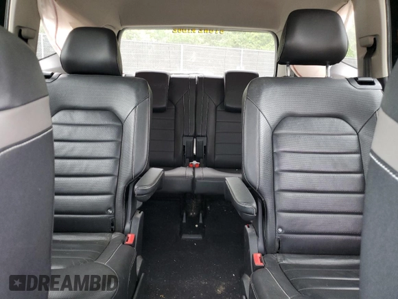 2021 Volkswagen Atlas SEL Premium z VIN 1V2TR2CA2MC513384, wystawiony jako Copart lot #56565305 z przebiegiem 61 815 mil mil oraz Szkoda całkowita • Salvage title. Historia ofert i sprzedaży dostępna na DreamBid. Obrazek 10.