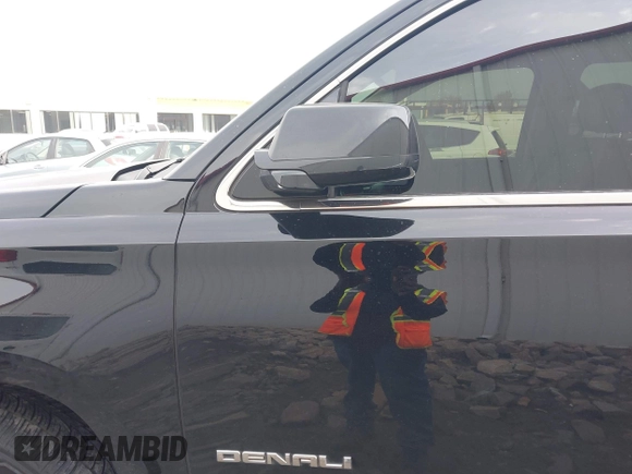 2016 GMC Yukon XL Denali with VIN 1GKS2HKJ2GR128323, listed as a IAAI auction lot 41776970 with 179,270 mi miles and . Bid and sale history available at carsss.com. Image 17.