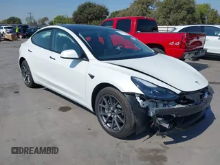 2023 Tesla Model 3 z VIN 5YJ3E1EA9PF585632, wystawiony jako IAAI lot #40520993 z przebiegiem 7 775 mil mil oraz . Historia ofert i sprzedaży dostępna na DreamBid. Obrazek 1.