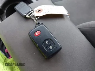 2011 Toyota Prius I z VIN JTDKN3DUXB0251796, wystawiony jako IAAI lot #42415321 z przebiegiem 250 239 mil mil oraz . Historia ofert i sprzedaży dostępna na DreamBid. Obrazek 11.